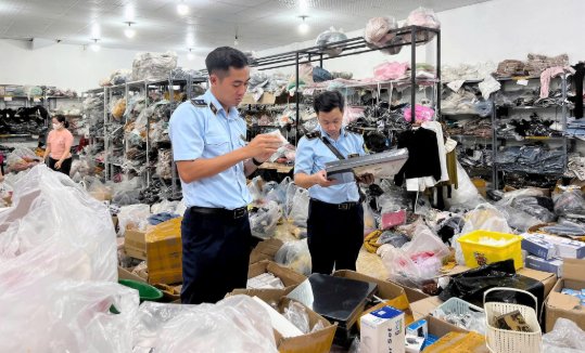 Hà Nội quyết liệt chống buôn lậu, hàng giả những tháng cuối năm